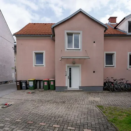 Farawayhomes #6 Apartment