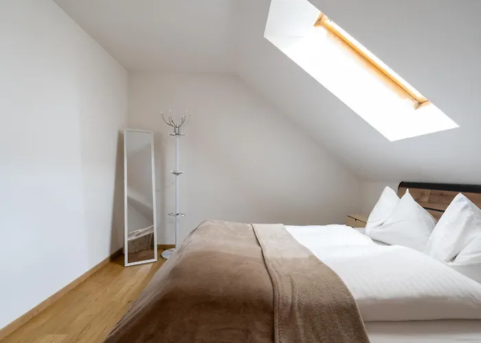 Апартаменти Farawayhomes #6 *